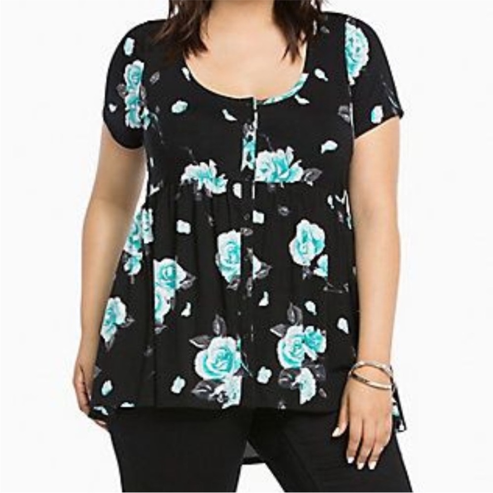 Nwot Torrid blue floral babydoll button up front top shirt